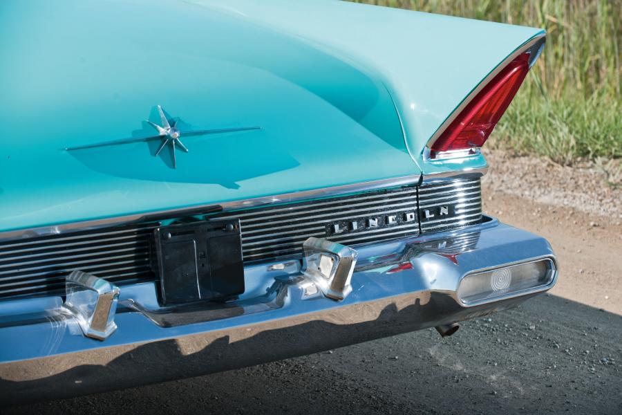  Lincoln Premiere Convertible 1957 года  (фото 18 из 38)